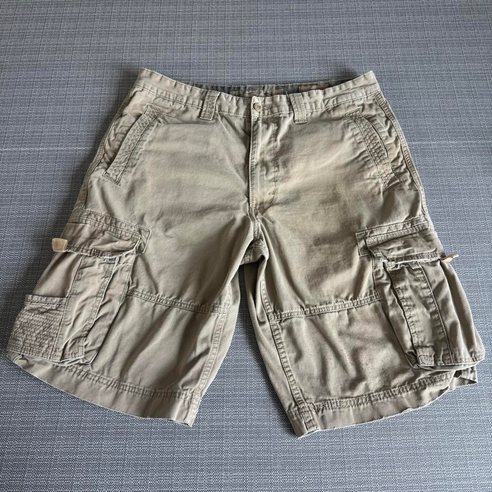 Y2K Levi Strauss Authentics beige cargo shorts.